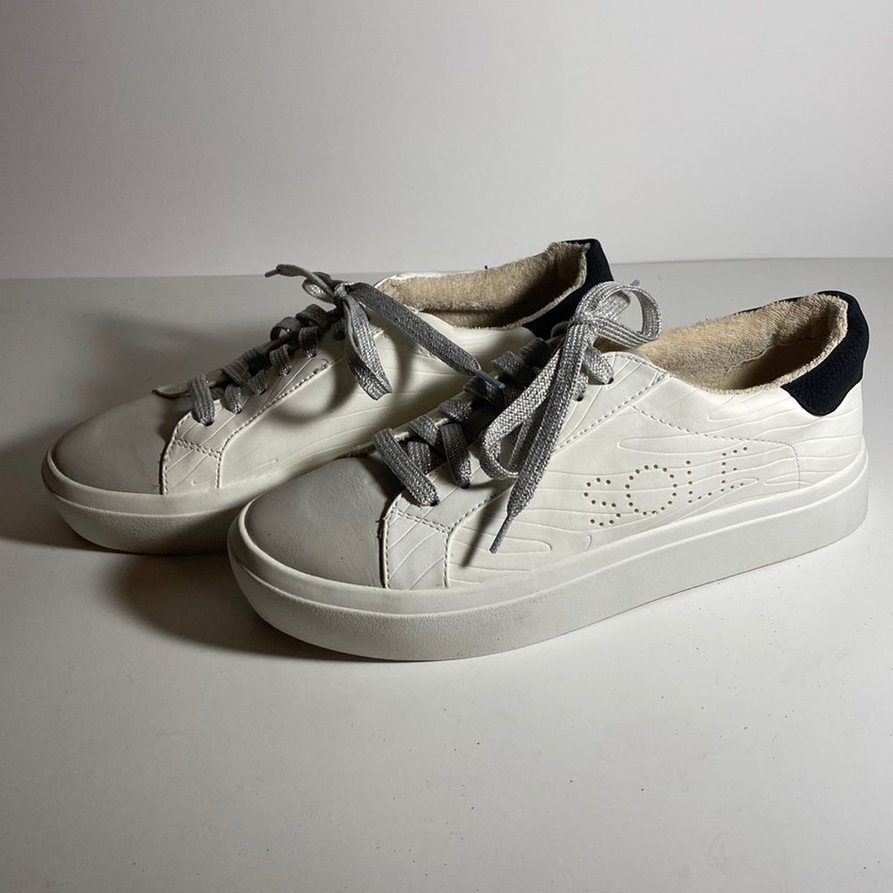 A brand new pair of Sole Society women’s shoes size 6 1/2M